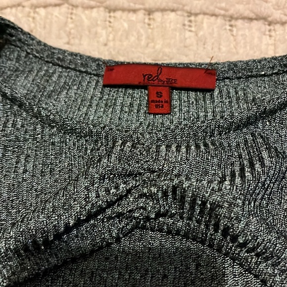 Red by BKE Ruched Metallic Cut Out Top - Picture 2 of 5